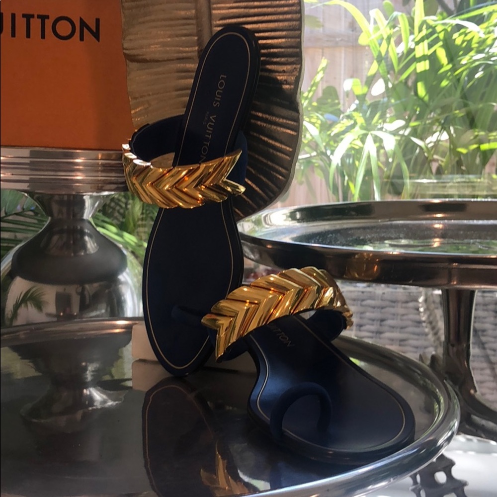Louis Vuitton Gold V blue suede flat sandal - Picture 2 of 6